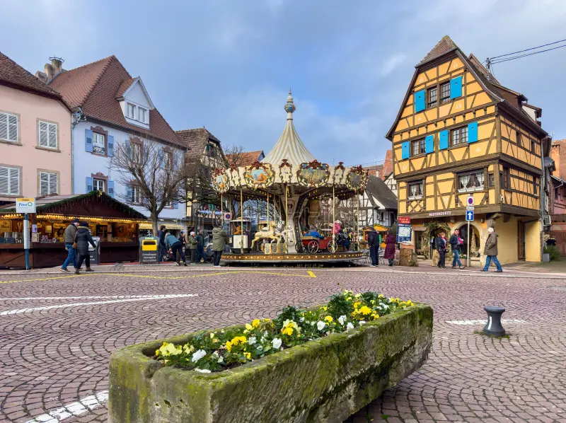 marché de noël à obernai alsace france décembre traditionnel dans la ville médiévale d eguisheim en le long route des vins 304722571.jpg